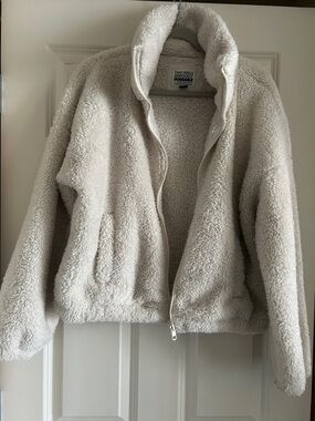 American Eagle this feels seriously Huggable Sherpa Jacket in Cream XS/S